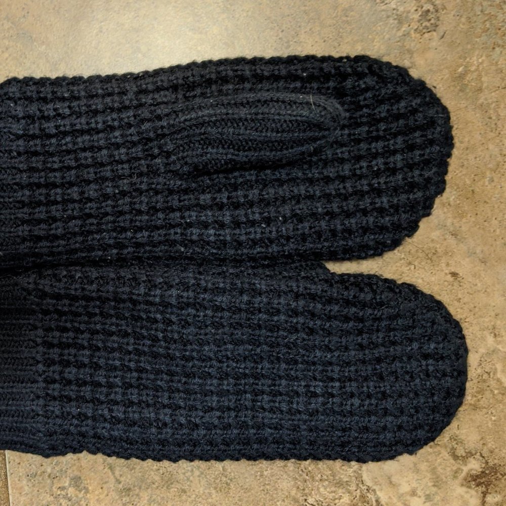 Navy Aritzia Gloves